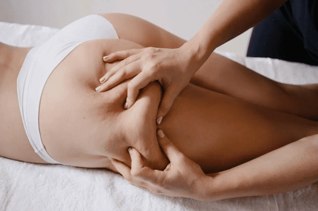 Body contouring massage in the salon